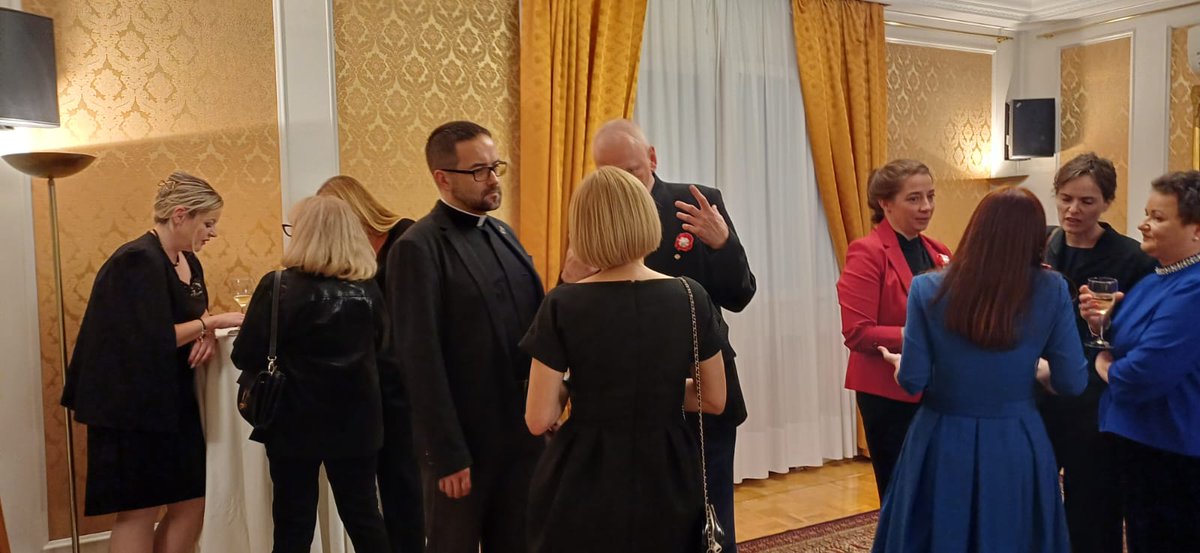 PLenEspana's tweet image. 🎉🇵🇱
Ayer tuvimos el placer de recibir en la Embajada 🇵🇱 en 🇪🇸 a representantes de la comunidad 🇵🇱  en 🇪🇸 con ocasión del #DíadelaIndependencia.
Una buena oportunidad para celebrar🎉, intercambiar ideas y hablar de proyectos futuros🙂

¡Gracias por la reunión!