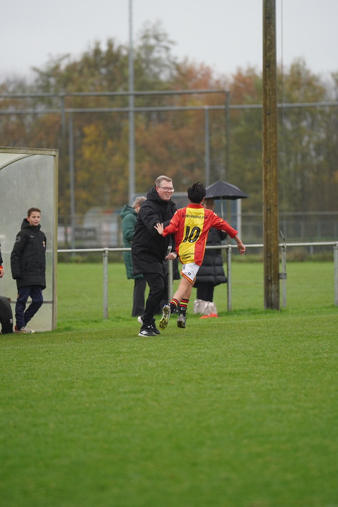 Go Ahead Eagles O14 - FC Meppel O14, 8-1. De jongens gisteren eigen doelen gesteld en samen op het bord uitgewerkt. In de rust besproken of iets 'gedaan' em/of 'gelukt' is. Hele ochtend waren ze met eigen doelen bezig. Geslaagde ochtend ❤️💛