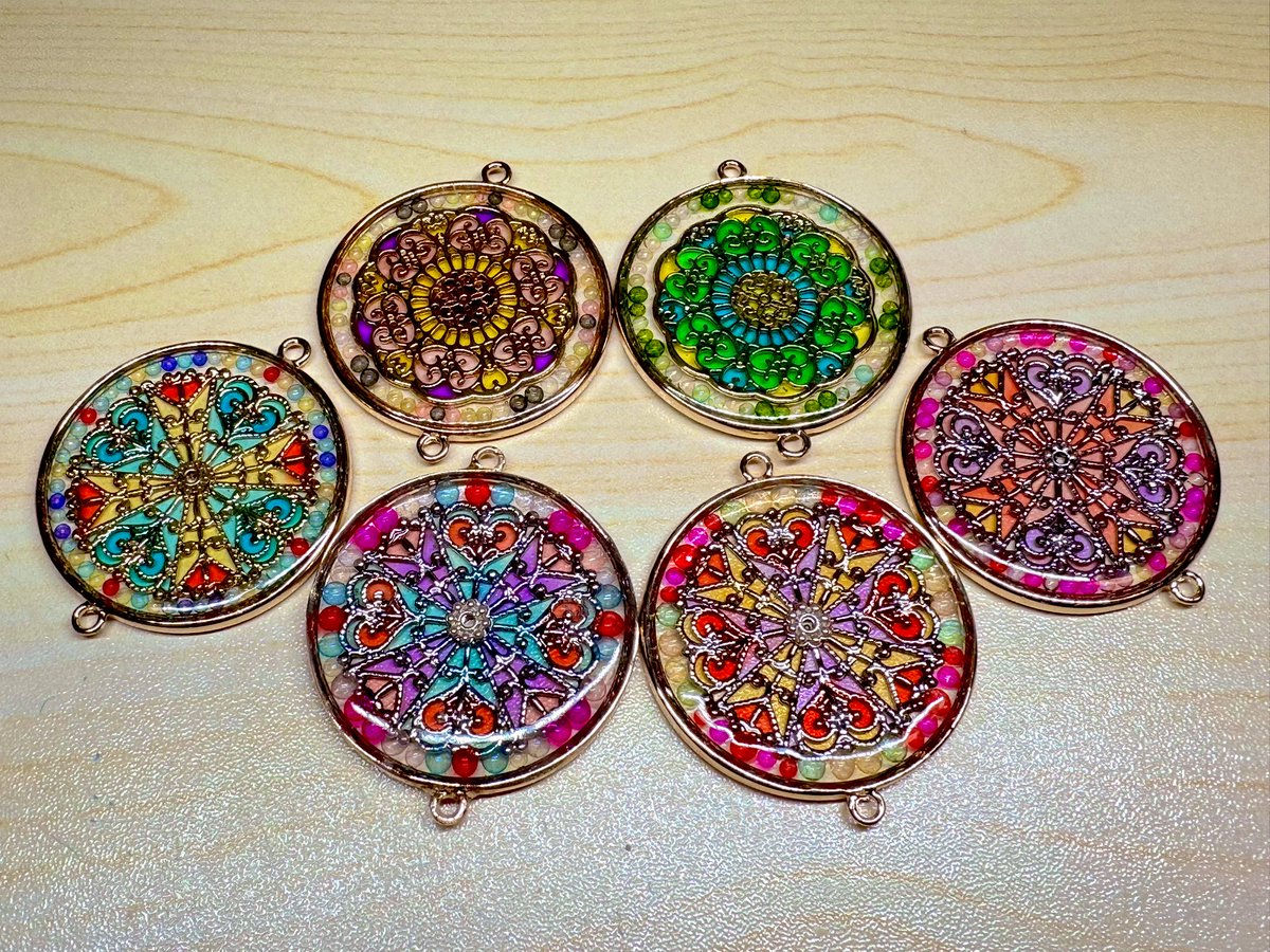 sumokogeda's tweet photo. サンキャッチャー用のレジン部品〜✨️

#レジン https://t.co/SHXO1K1naR