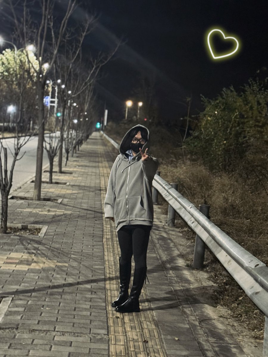 Blueqinghua's tweet photo. 冬天外面冷的已经不敢待久了❄️ https://t.co/rfV5DoYFGs