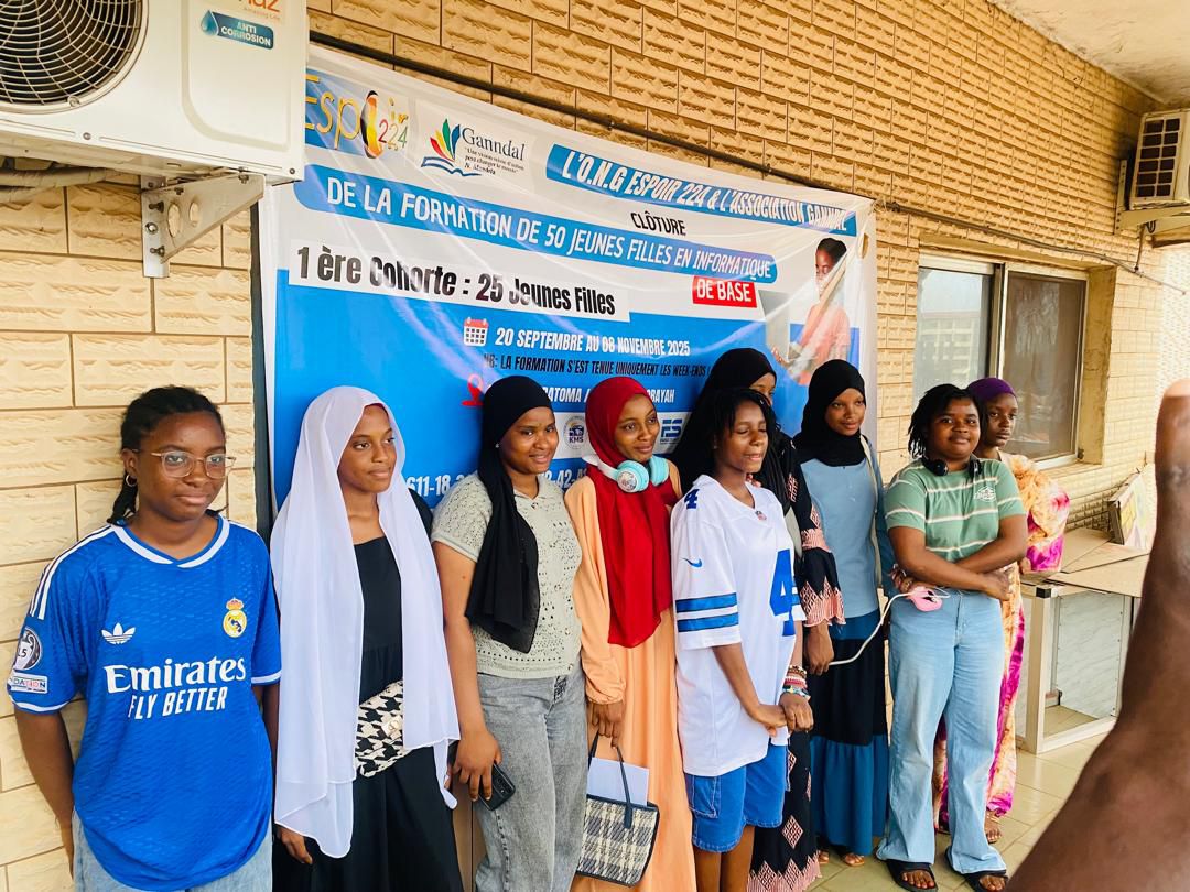 Ganndal224's tweet image. Fière de la 1ère cohorte #FillesEtTech 🎓✨
Elles repartent avec confiance, compétences et ambition.
La 2e cohorte arrive bientôt 🚀💙
#InclusionNumérique #FormationDigitale
