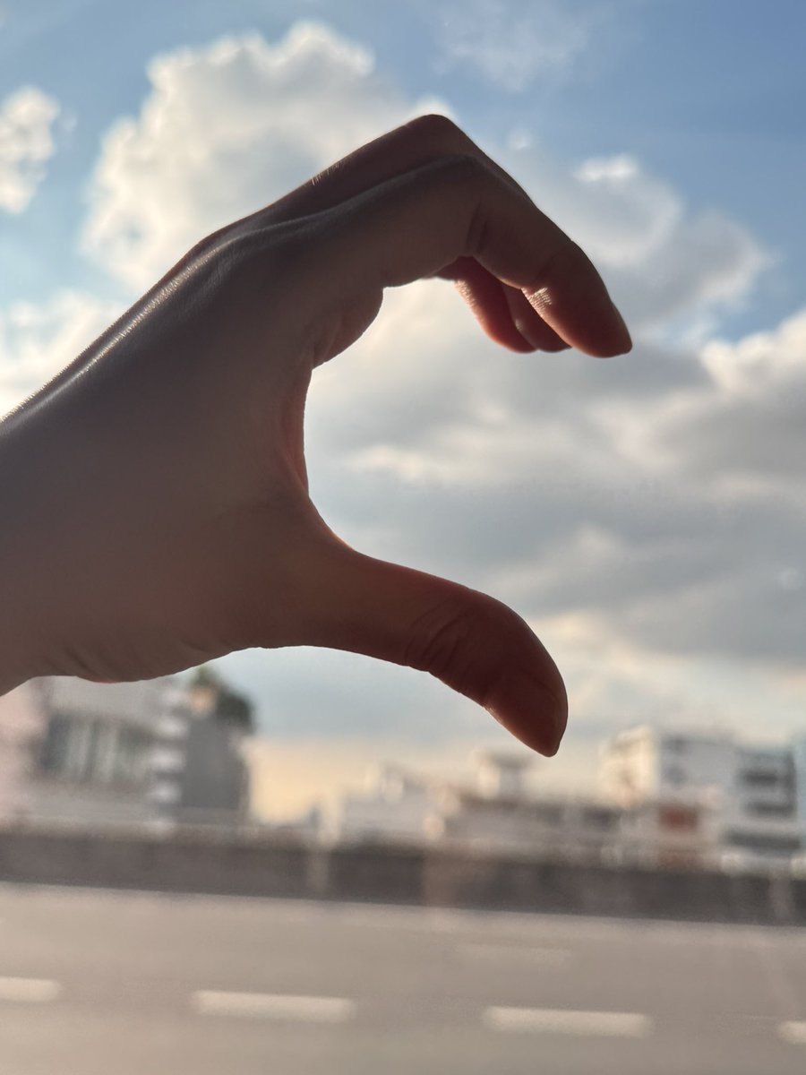 Kaosupassara9's tweet image. ทุกคน! กลับบ้านดีๆน้า อย่าลืมกินข้าวน้า ขอโทษคนที่นั่งแถวหลังมากๆนะ ไม่มีเวลาให้นานเลย พยายามจะมองให้ครบทุกคนเลยนะ วันนี้รีบไปต่อจริงๆ🥲 ไว้รอบหน้าจะทำให้ดีกว่านี้น้า ดีใจที่ได้เจอทุกๆคนมากๆเลย และขอบคุณมากๆที่มานั่งรอกัน รักนะ🥺🫶🏻🫰🏻💘