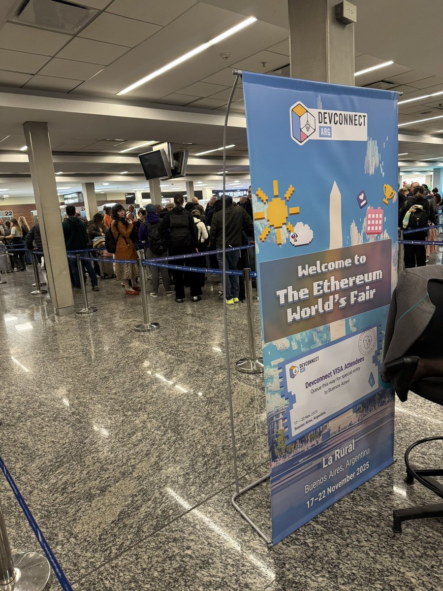 alexgg_ai's tweet image. Devcon is the best! #devcon2025 @EFDevcon