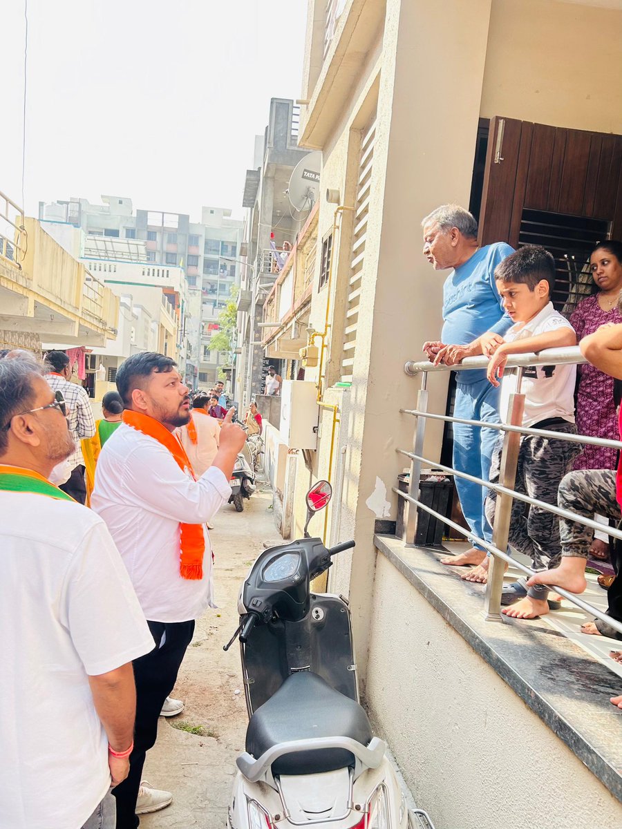 patelrumit7's tweet image. આજે #ગાંધીનગર_દક્ષિણ વિધાનસભામાં આવતા #ચાંદખેડા_વોર્ડ જનતાનગર વીરઝંડ હનુમાન મંદિર થી #જનતાનગર વિસ્તાર માં ભારતીય જનતા પાર્ટીના દરેક કાર્યકર્તા દ્વારા જન સંપર્ક રાઉન્ડ ની શરૂઆત કરી 🙏