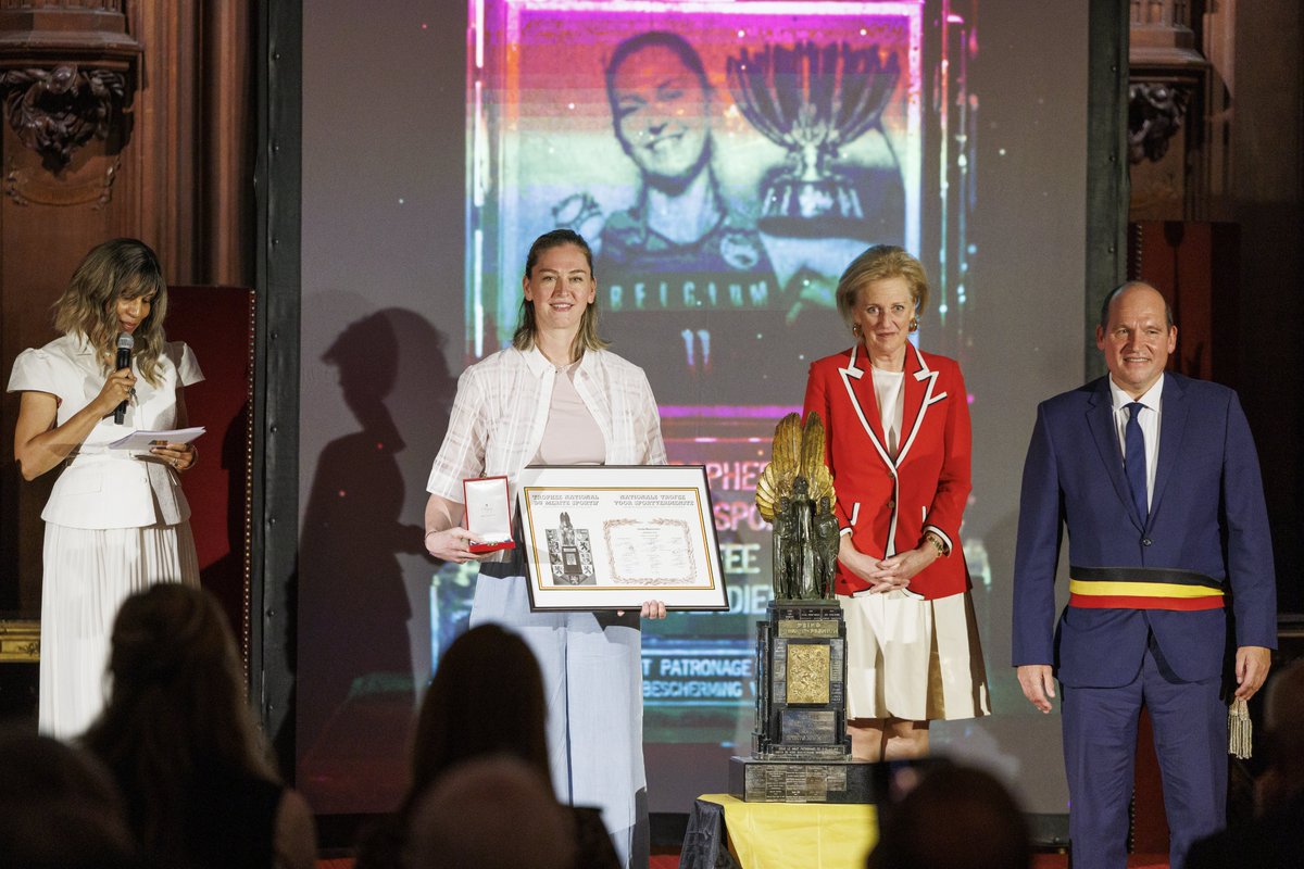 Emma Meesseman’a Büyük Onur! 👏💛💙
<a href="/EmmaMeesseman/">Emma Meesseman</a> 

Geçtiğimiz ay Belçika’nın en prestijli ödüllerinden biri olan ve bir atletin ya da takımın yalnızca bir kez kazanabildiği Belçika Ulusal Spor Başarı Ödülü’nü (Nationale Trofee voor Sportverdienste) kazandığı açıklanan oyuncumuz