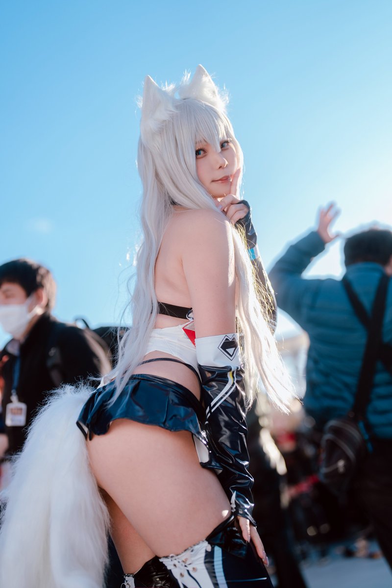 人様のお写真でごめんね🙇
具体的にはこんな感じ！この光の透けってどうやって出してるの…？屋内スタジオでも後ろからのガツン照明でこんな感じの出してるんだけど、No.5ではこんな風にならないです😿