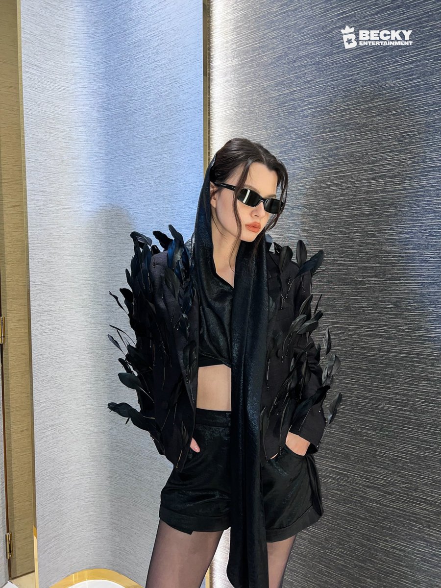 beckyentofc's tweet photo. Becky Armstrong stuns for the BOY SCOUTS by ELLE Men presented by XPENG presentation at ELLE Fashion Week 2025, looking effortlessly stunning.

REBECCA ATTENDS EFW
#EFW2025xBecky
#EFW2025 #EFW25AtICONSIAM https://t.co/JigjBAvSjA