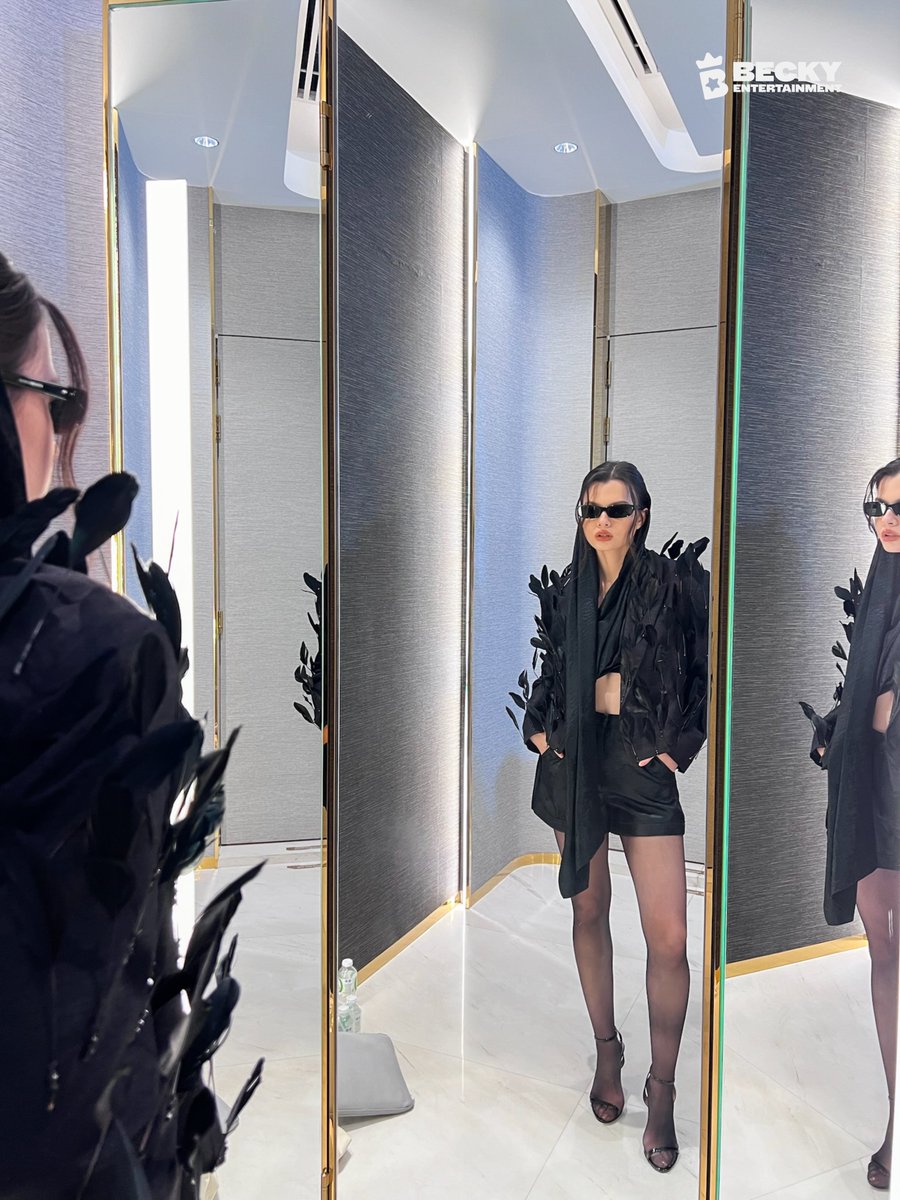 beckyentofc's tweet photo. Becky Armstrong stuns for the BOY SCOUTS by ELLE Men presented by XPENG presentation at ELLE Fashion Week 2025, looking effortlessly stunning.

REBECCA ATTENDS EFW
#EFW2025xBecky
#EFW2025 #EFW25AtICONSIAM https://t.co/JigjBAvSjA