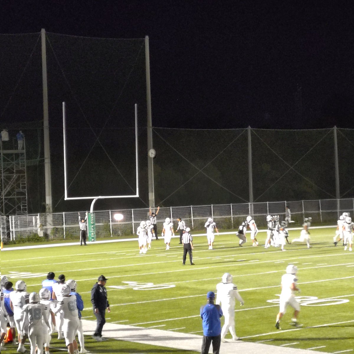 oc_comie's tweet photo. #MkTaxiFieldExpo
#KCAFL #Div3A
#大阪体育大学スパルタンズ
#大阪産業大学ライオンズ
スパルタンズが責めあぐねるなか、ライオンズがヌルヌルとドライブ。4thダウンに追い込まれながらギャンブルで見事TDパス!!
TFPキック成功!!
大体大 14 - 7 大産大 https://t.co/coXlHleA9m