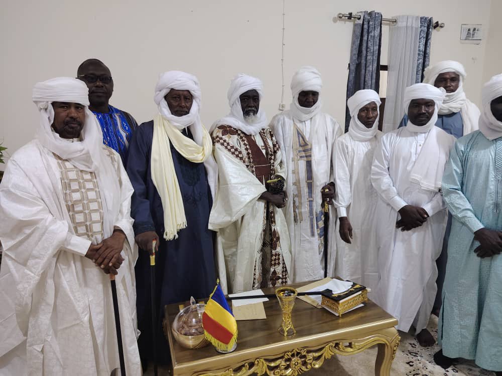 RaissaKassire's tweet photo. Mabrouk, au sultan Bokhit Abdraman Haggar.
Qu' Allah vous assiste dans vôtre lourde mission.
#Tchad 🇷🇴
#CEREMONY
#intronisation
#Haggar https://t.co/BrtWfCWrtI
