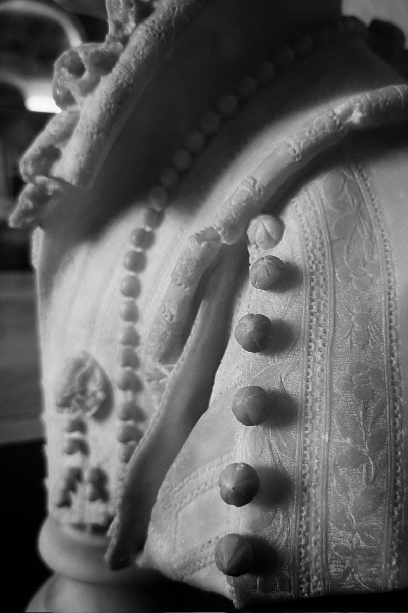 O_Louvre_jaime's tweet photo. Détail : Maria Duglioli Barberini
par Giuliano Finelli
@MuseeLouvre https://t.co/v7k8LYbw0D
