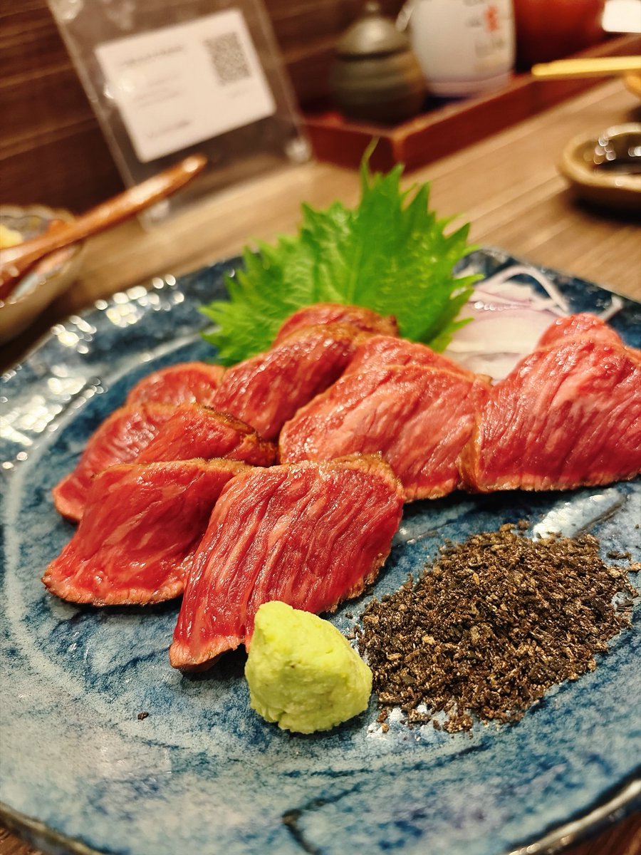 maple_dq10's tweet photo. 姫路の学会終わり大阪に寄ってフレさんが料理長のお店に行ってきた！
刺し盛りも牛肉のたたきも煮付けも何もかも美味かったよ！(๑°∀°)o彡° https://t.co/j5rHhCZ6Dv