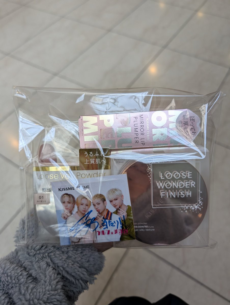 #ウルフの美容道 ファンミお疲れ様でした✨
めちゃめちゃ楽しかったです😊
すーくんのプレゼント当たったの嬉しすぎるし勿体なさすぎて使えない🥺一生大切にします!!
#キスミーウルフェルム
#VoCE
#WOLFHOWLHARMONY