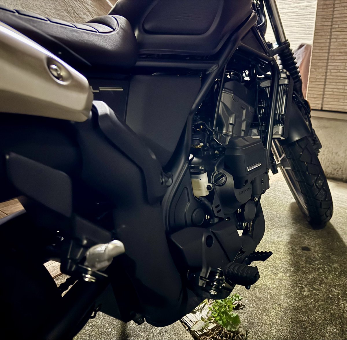 eight8ya's tweet photo. Z1000全く乗らないまま放置してて、小さいの欲しいなぁと、買っちゃいました。
必要性感じないけど、黒色欲しかったので、Eクラッチ付きのを。 https://t.co/poUPZglRmg