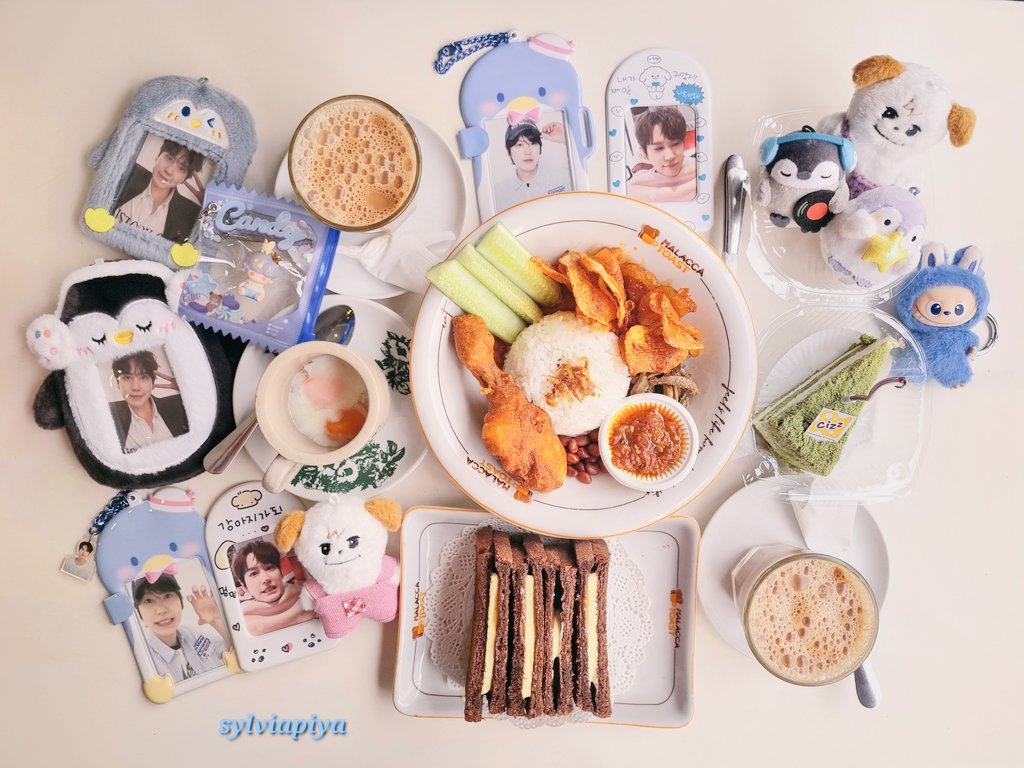 sylvia_piya's tweet image. Happy birthday once again Kak @HAECHIROU 🥰💕 Semoga kita bisa ketemu lagi ya sama SJ/Kyu di next event 😇🙏🏻 Terbaik aja buat kita semua &amp;amp; thank you selalu menemani bahas KPOP + apa aja kita bahas 🥹🤗
Forever stay with Super Junior 🫶🏻💙🖐🏻