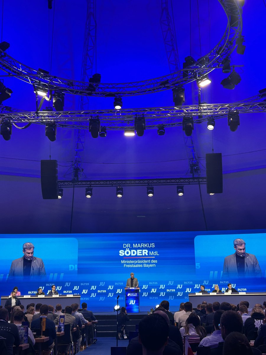 K_Moessbauer's tweet image. Söder versichert der JU, dass über die Rente nochmal geredet werden muss.

Im Ton setzt er einen sehr offensichtlichen Konter zu Merz. 

„Ich finde, ihr habt euch die letzten Wochen sehr konstruktiv eingebracht.“ Merz hatte der JU vorgeworfen, nicht konstruktiv zu sein.  

Söder:…