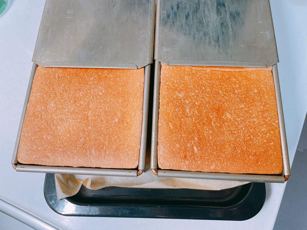 ほっこりパンタイム🎵

今日は、角食🍞
最近山食を焼いていたので
今回は角食に☺️

レッスンのアーカイブを
見ているうちに発酵が
進んじゃってカクカクに
なりました笑

明日の朝ごはん用に🤭