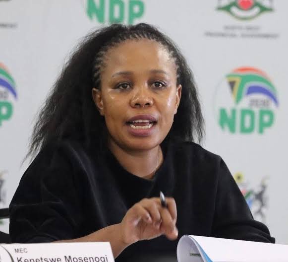 Lisathe_first's tweet image. In 2018,  ANC Kenetswe Mosenogi was MEC of Economic Development in North West province.

She was associated with an irregular awarding of Tenders for 6 mining Sites in the province. mySol is the beneficiary of these tenders without undergoing crucial procedures.  

MySol is the…