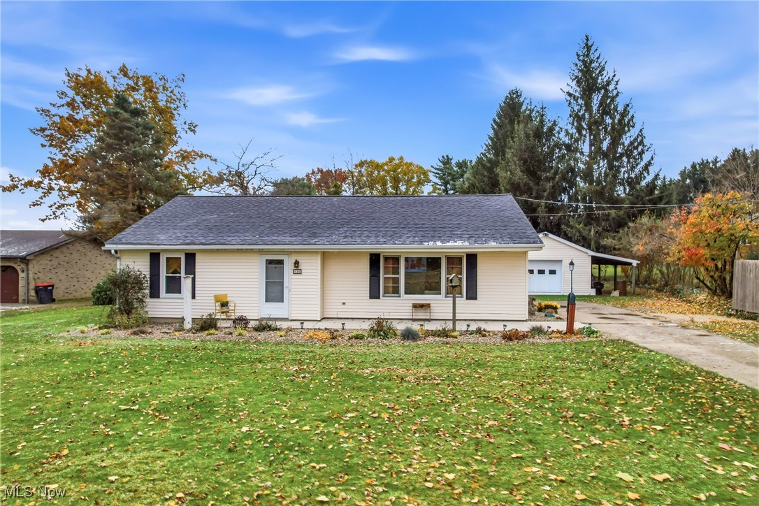 bstamp6's tweet photo. 545 Stewart Road, Salem, OH, 44460
2 bed | 2 bath 1320 Sq. Ft.
Active | $155,000
https://t.co/NzPWgUhgT4
Welcome to one of the most adorable two-bedroom homes you'll ever see! Nestled on a serene 1.75-acre lot, this beautifully renovated 2-bedroom, 2-bath home with a 1-car... https://t.co/fXCBkU1lf6