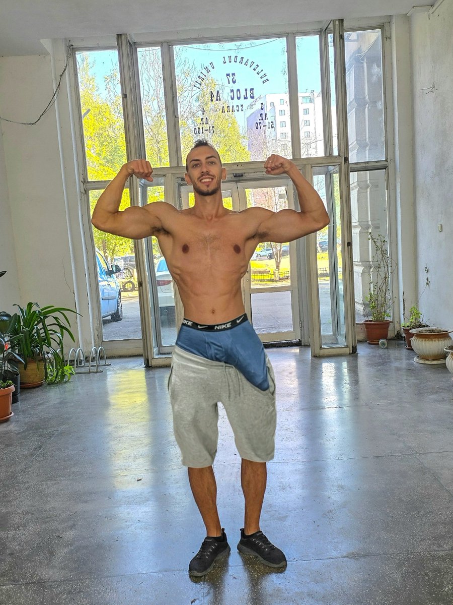 danmanly90's tweet photo. I pull out my... muscle 🍆 https://t.co/6p432tAHAK