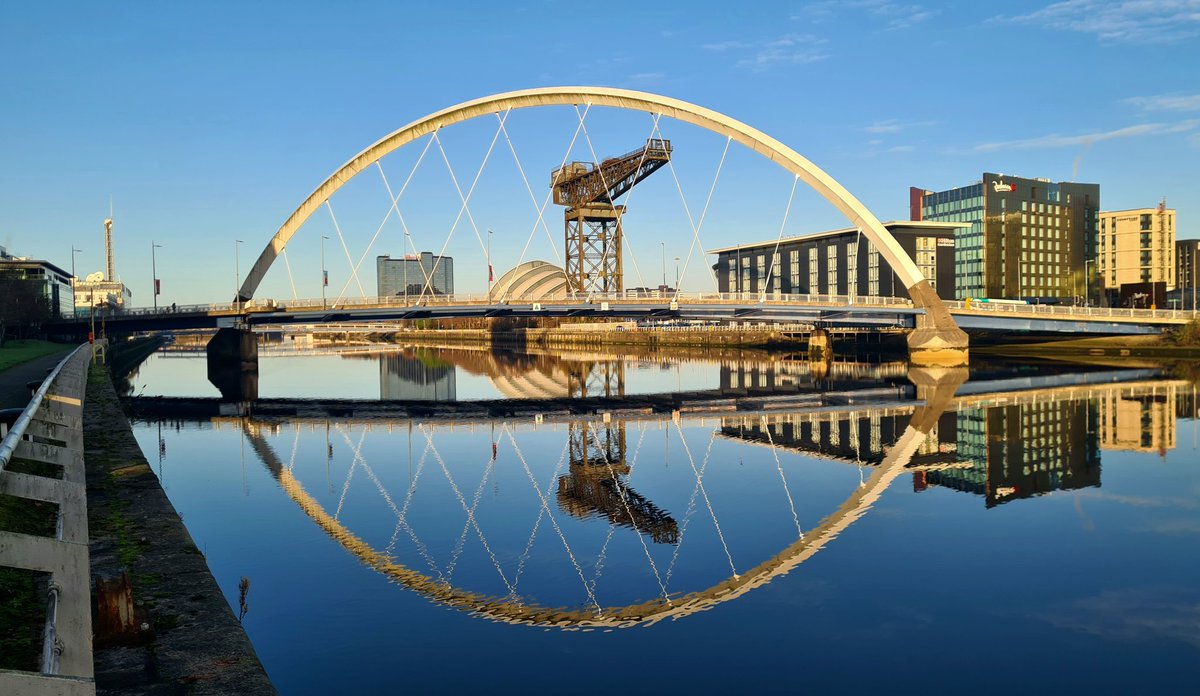 is_glasgow's tweet image. Good morning, Glasgow. It's a beautiful, if Baltic, start to the day, so get your woolly hats on and get out and enjoy it while it lasts!

#glasgow #glasgowtoday #goodmorning #goodmorningglasgow #sundaymorning #reflections #squintybridge
