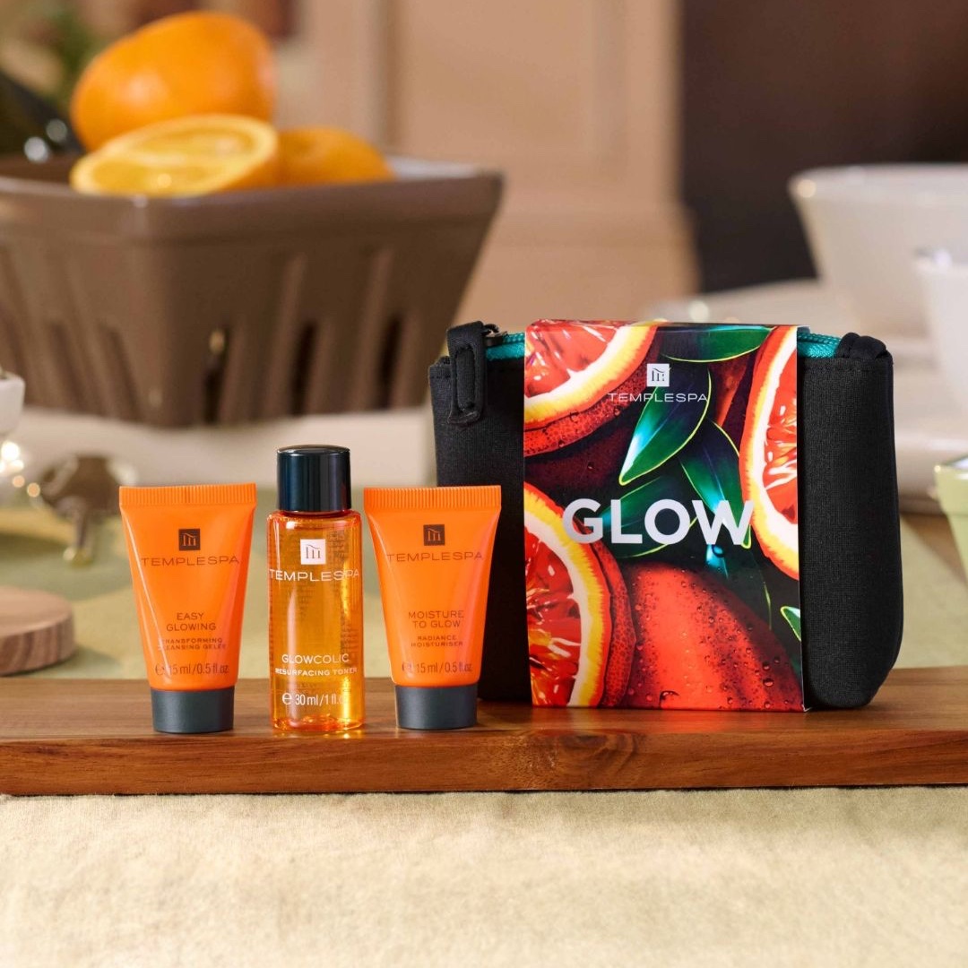 MelanieLampro's tweet photo. ✨ Christmas calm is calling! ✨

💛 GLOW TOOLKIT Daily Radiance Gift: £10 with £50+ spend on Christmas gifts!
❤️ SHINE ON Glistening Lip Gloss: FREE with £100+ spend on Christmas gifts!
💗 GRATITUDE Bath &amp; Shower Luxe: #LOWSTOCK!

Link in reply!🧵1/2 👇

#UKGiftHour🎁 #GiftIdeas https://t.co/JlHIGBpk9z