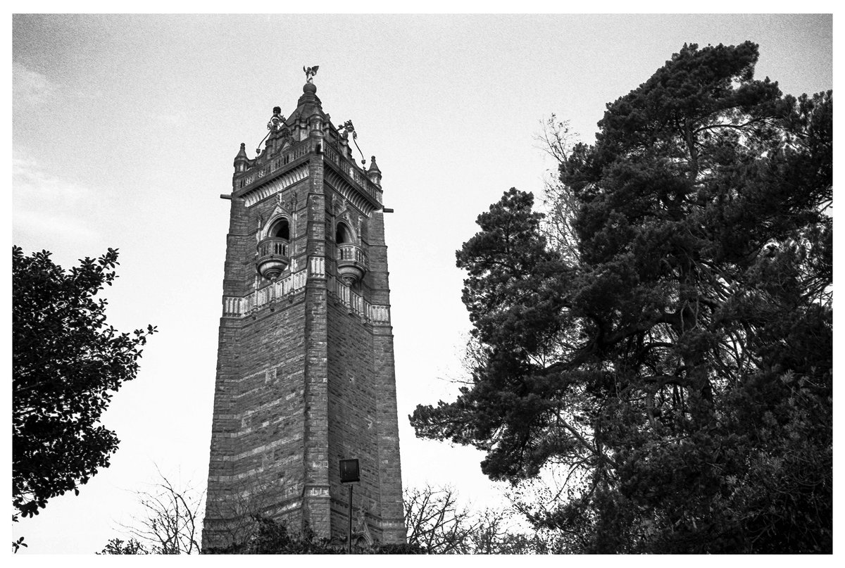 Jeandron's tweet photo. Giovanni Caboto Tower in Bristol. Built to commem. the 400th anniv. of his tragic visit to Newfoundland.
(Leica M3, Leica SOONC-M f3.5/35mm, Ilford HP5+)
#leica #35mm #Analog #film #monochrome #IlfordHP5 #filmisnotdead #historic #architecture #visitbristol #igersbristol #beothuk https://t.co/ztCdSHFeJD