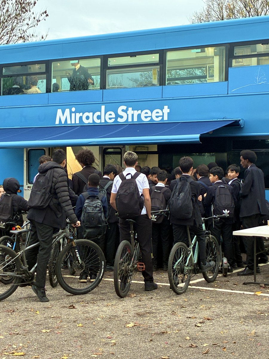 MiracleStreet's tweet photo. Another great afternoon working with the @ylsouthampton team and meeting the youth of @OasisLordshill
#MiracleStreet #MiracleStreetBus #CommunityBus https://t.co/b41fw0rG6y