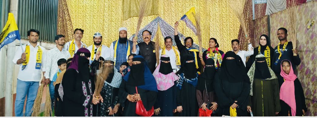 DrDiddiSudhakar's tweet photo. Aam Aadmi Party
Jhaadu చాలావ్ Yatra' Door-to-Door Campaign AAP working towards political cleansing and corruption-free governance in the country, has launched Jhaadu Chalav Yatra' in TELANGANA 
#AAPTELANGANA
#PKakkar_ https://t.co/ysylY2nnTU