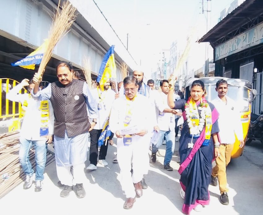 DrDiddiSudhakar's tweet photo. Aam Aadmi Party
Jhaadu చాలావ్ Yatra' Door-to-Door Campaign AAP working towards political cleansing and corruption-free governance in the country, has launched Jhaadu Chalav Yatra' in TELANGANA 
#AAPTELANGANA
#PKakkar_ https://t.co/ysylY2nnTU