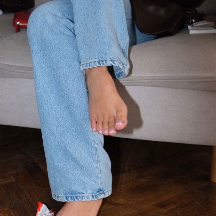 а ты снись мне по ночам
девочка, чтоб я не скучал

и я с тобой терял счет
часам, и себя по частям.