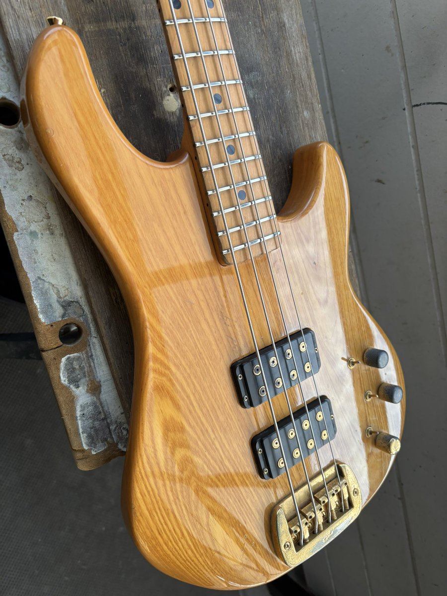 endall2011's tweet photo. フレット擦り合わせ、ジャック交換など https://t.co/TaKTP44b0A