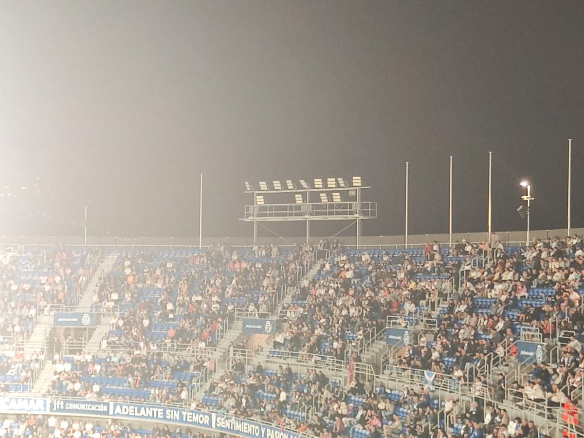 Anoche partidazo y muy buenas sensaciones. Cervera, Fabricio, Alassan, Ulloa, Maikel… todos a gran nivel. Líderes y dentro del objetivo marcado.
<a href="/CabildoTenerife/">Cabildo de Tenerife</a> dos partidos seguidos con fallos en la infraestructura del estadio. Ojalá se solucione pronto. La afición lo merece.