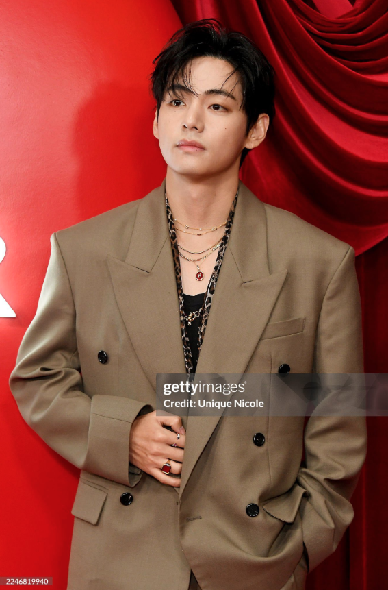 AboutMusicYT's tweet image. Taehyung looks magnificent in recent Getty photos from the TIRTIR pop up event.