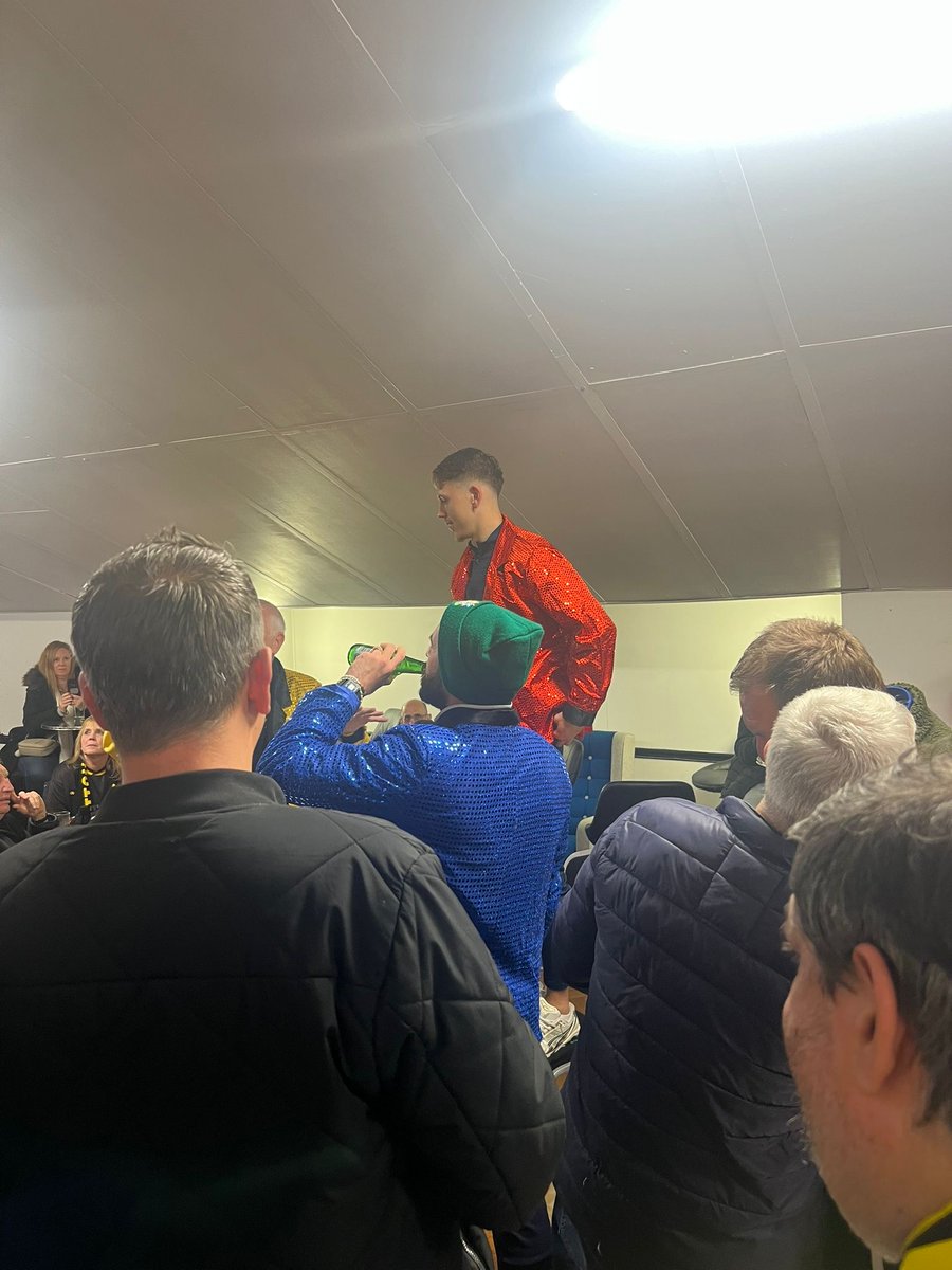 AgutterChris's tweet image. Strikers are key! 🔑 @HaydenMullerr! 

Fantastic support from the Amber Army again! 

💛🤎