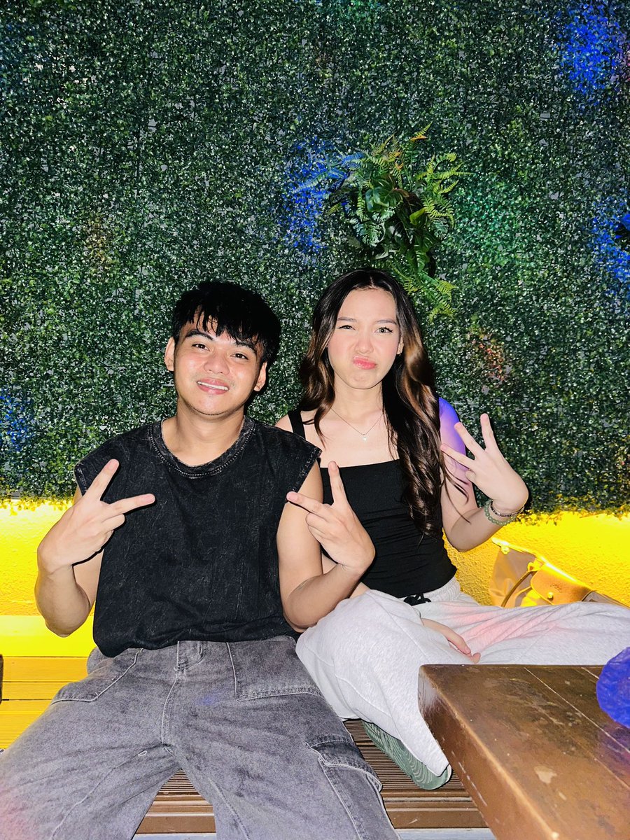 Ceeedweak's tweet image. guys!! I think I’m falling in love and it honestly scares me

i chog u