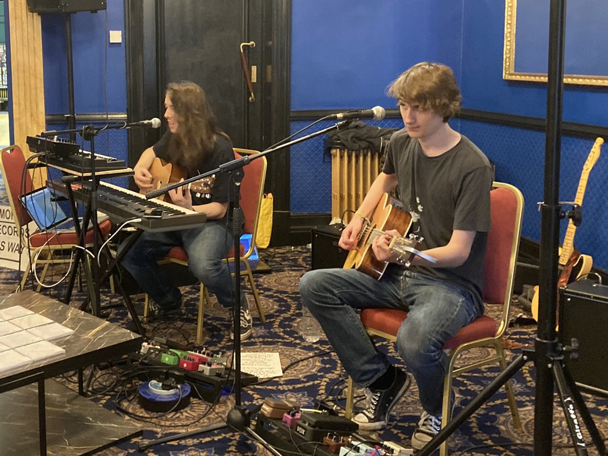 Just ONE WEEK TO GO NOW! to the next Stockport Vinyl Record Fair on Sunday 23rd Nov. Tons of vinyl + live music from: Arthur and Luca from Derailer. 10 till 4 @ 169 Wellington Rd South. Entry £1.
#vinyl #records #stockport #recordfair #vinylrecordfair #vinylrecords #event #gifts