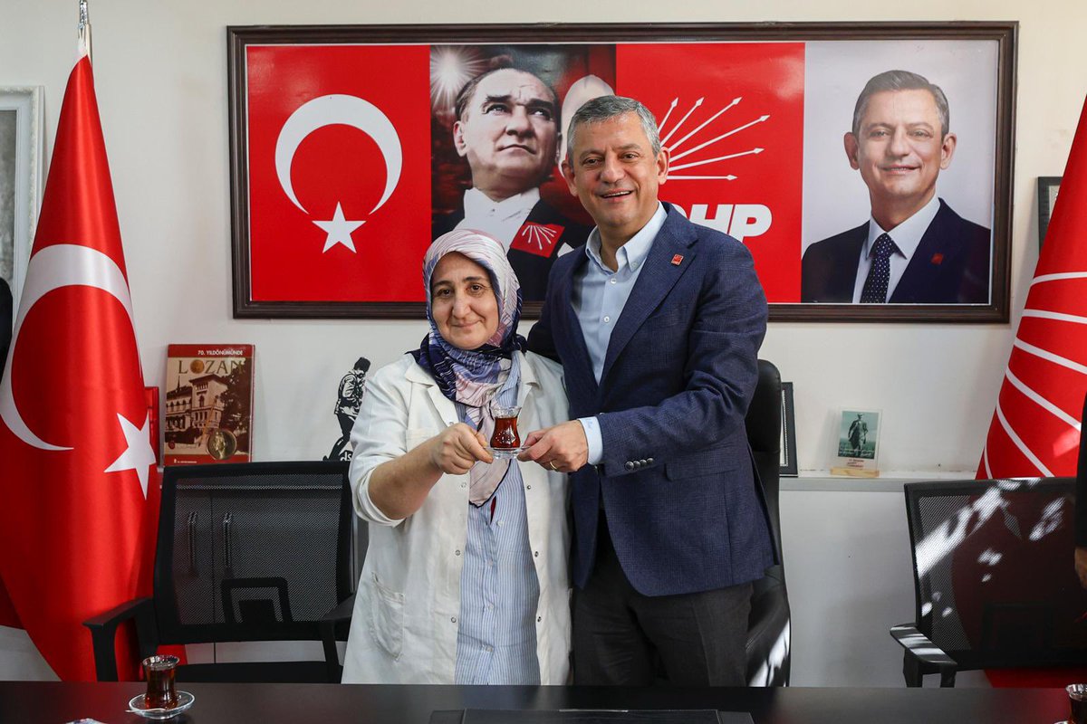 Genel Başkanımız Özgür Özel, Gaziantep İl Başkanlığımızı ziyaret ederek parti örgütümüz ile bir araya geldi.
