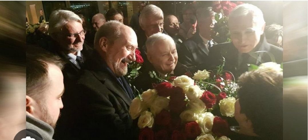 Alicja1263's tweet image. Świetny, mocny tekst👍👏 Marta Mor- Facebook‼️
Polecam‼️👇👇👇💪
Tylko  czy Ci , do których kierowany  jest ten tekst coś zrozumieli - raczej nie -smutne.🤦‍♀️🤷‍♀️
Pewien młody konfederata, mniej więcej w wieku moich dzieci, zapytał mnie wczoraj czy pamiętam cyt. &quot;co robił Tusk&quot;?…