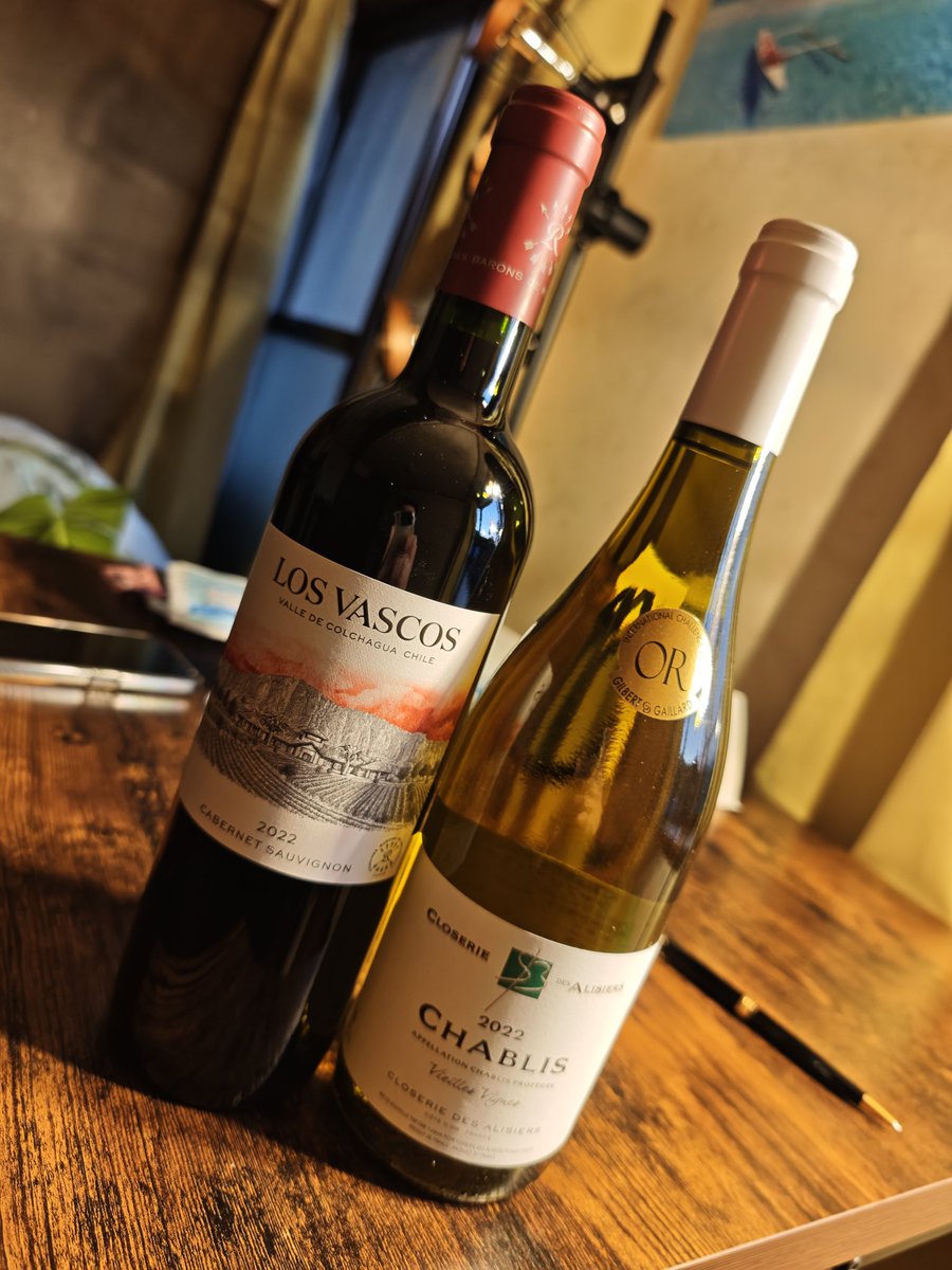 因島だとワインが買えないから通販で買ってたけど、姉が『コスモスドラッグあるかも』ゆーてたから行ったらあったw
しかも一番好きなやつ👏🏽

#因島 #コスモスドラッグ #ワイン #losvascos