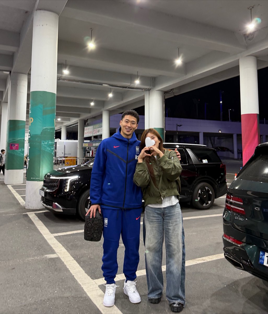 왕크왕귀 고양이 😸
옆에는 조현우 선수 아내분