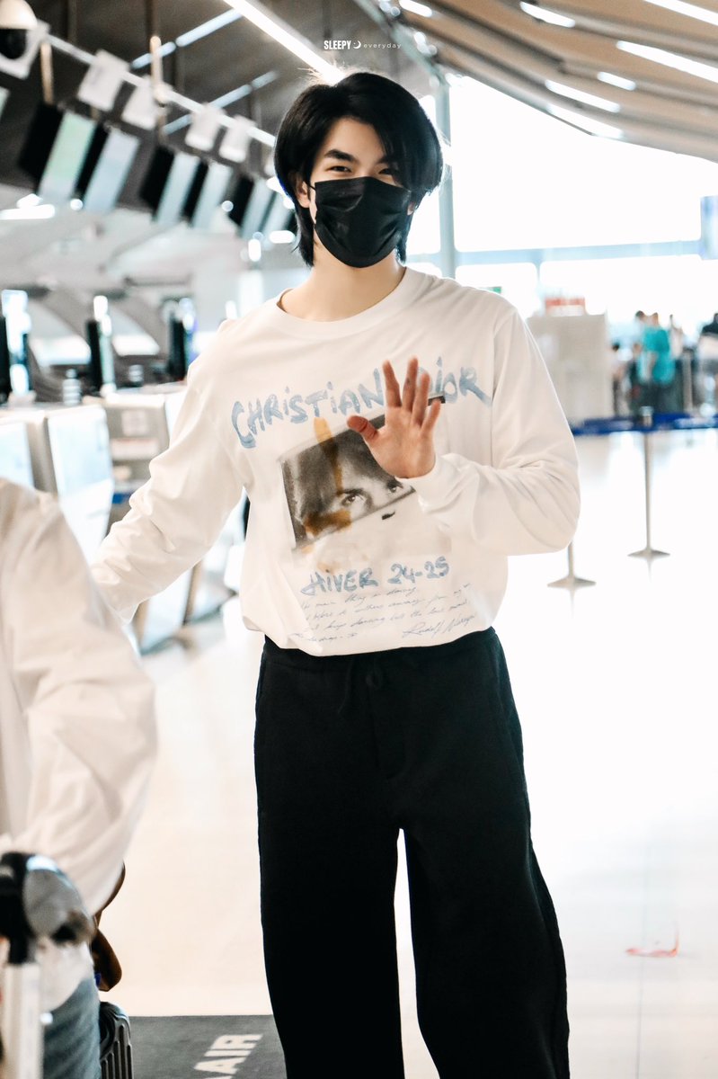 -

Safe flight ✈️😊

#MilePhakphum <a href="/milephakphum/">mile phakphum</a>