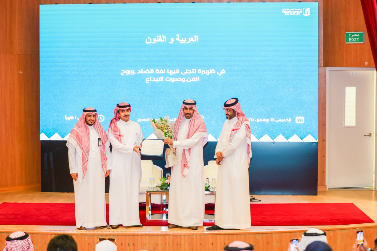 CSH_PSU's tweet image. جانب من الاحتفاء بـ #اليوم_العالمي_للغة_العربية و معرض النتاج الفني لمقررات الفنون، الذي نظمه قسم الدراسات العامة بكلية العلوم والدراسات الإنسانية، حيث امتزج جمال اللغة العربية بلوحات فنية ترجمتها اصوات الإبداع من طلاب #جامعة_الأمير_سلطان .