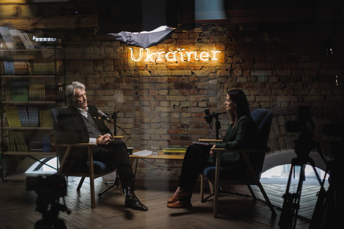 Abscurat's tweet image. Якщо Юлія Тимошенко помирилась з Ющенко, то нація дійсно обʼєдналась