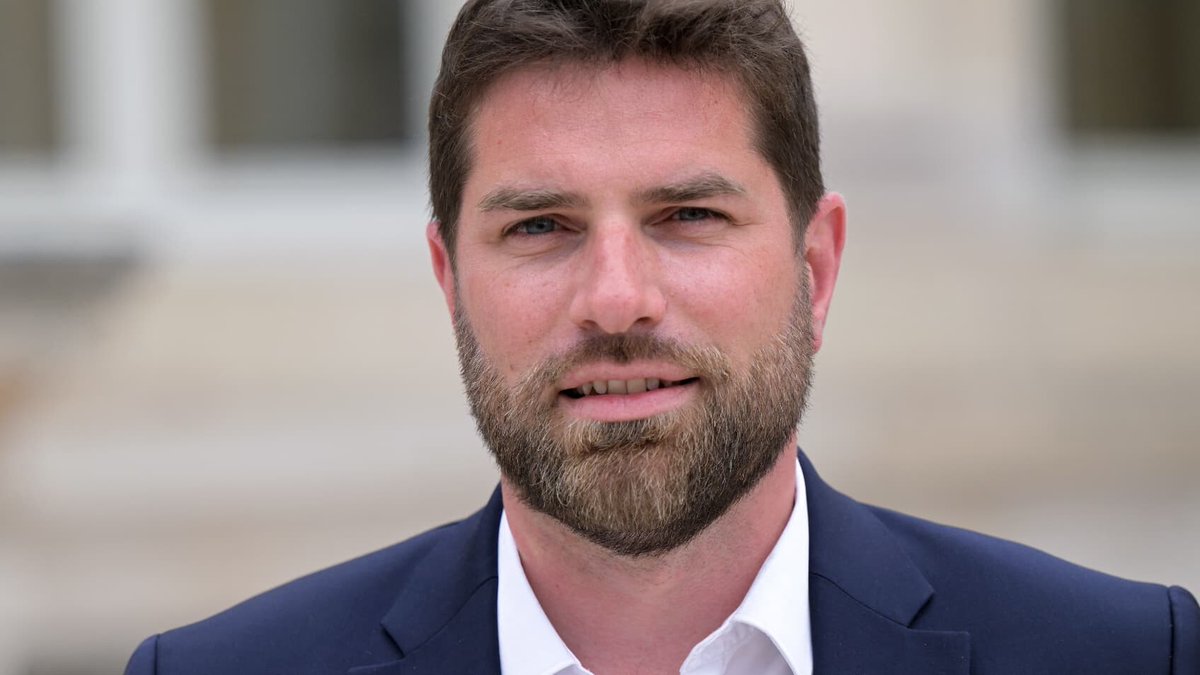 BFMTV's tweet photo. "Moins de 8% de rotation" dans le parc HLM "c'est beaucoup trop peu": le ministre du Logement veut mettre fin au logement social "à vie"
https://t.co/btVAKOyAdJ https://t.co/TBoM5gQ3l7