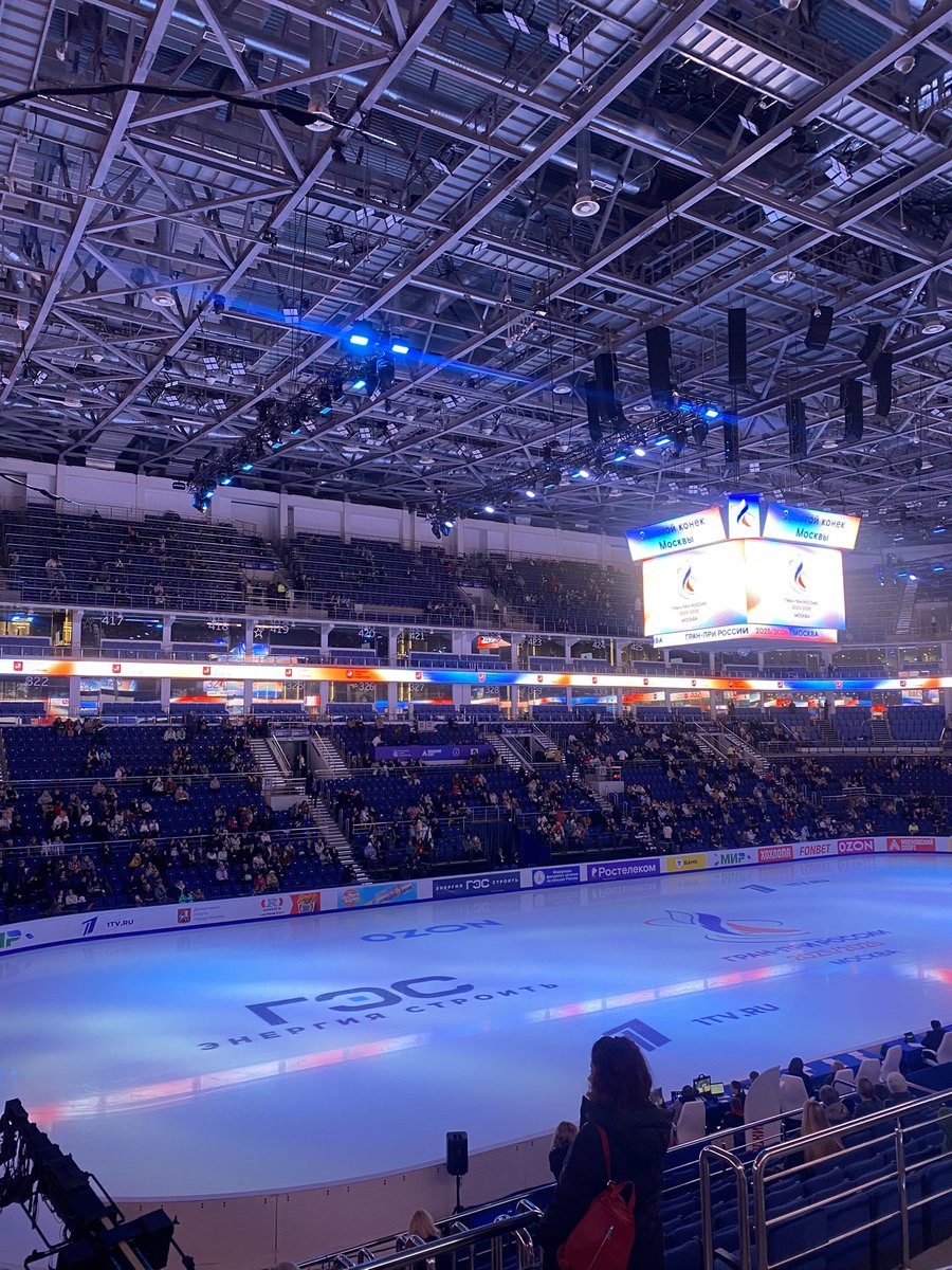 RedBlueShip's tweet image. Тут еще сейчас cancer пилотов играет 
Я в раю? 😭