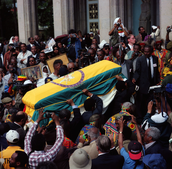 biniamhirut's tweet image. የቀዳማዊ ኃይለ ሥላሴ ዳግም ቀብር፣ ጥቅምት 26 ቀን 1993 ዓም / Addis Ababa, Re-burial of Emperor Haile Selassie, November 5, 2000
#Ethiopia #ታሪካችን #AddisAbaba