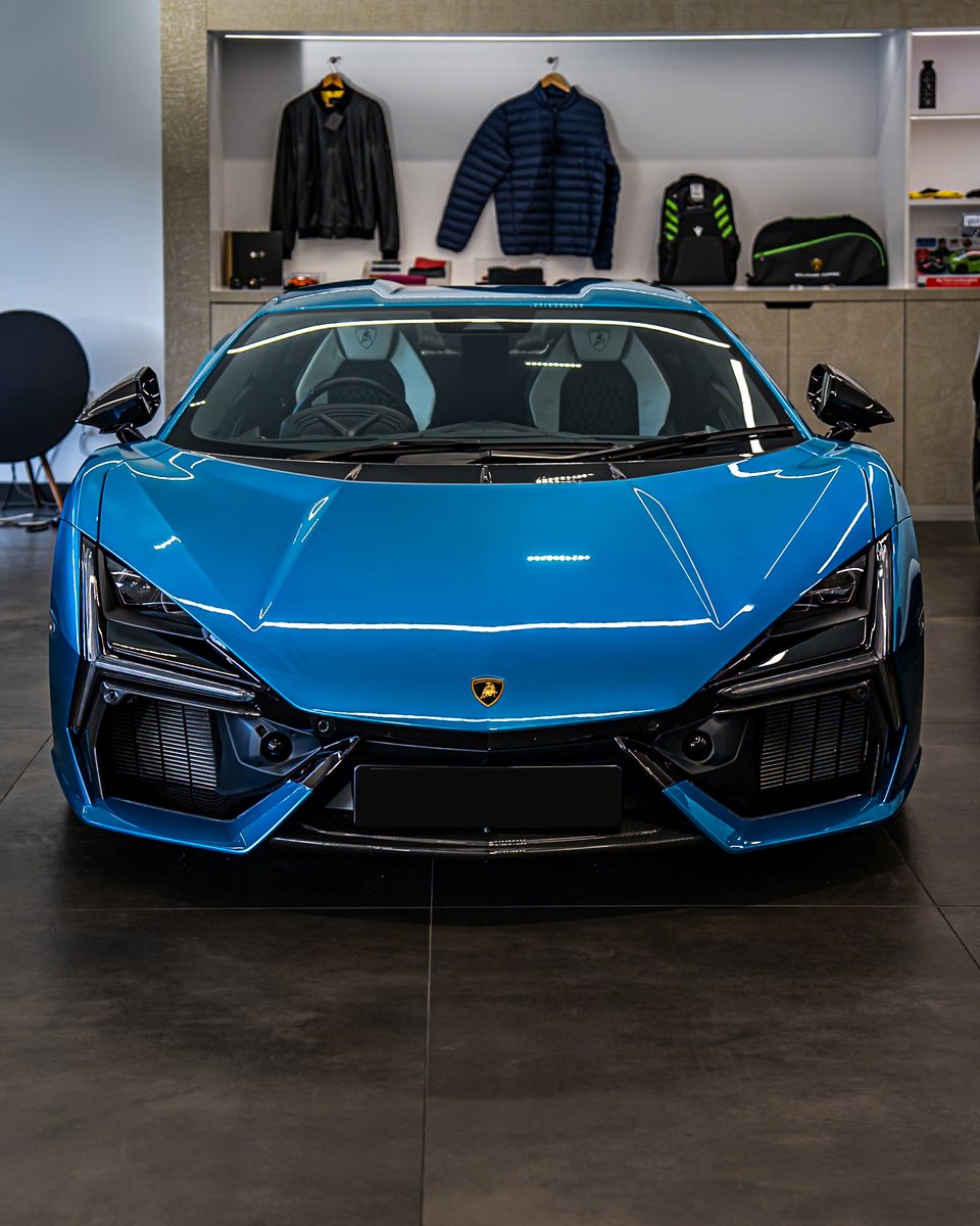 The Lamborghini Revuelto delivers a symphony of power: a naturally