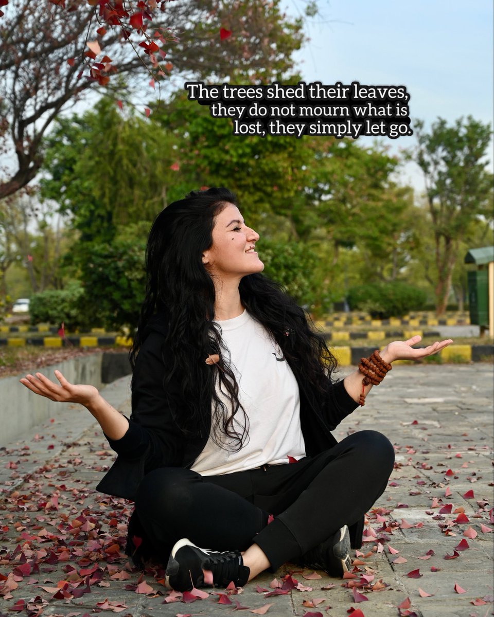 TheMariyaKhan's tweet photo. The trees are losing their leaves &amp; none of them are afraid. Maybe you’re not falling apart, maybe you’re letting go. Fall is proof that change is be beautiful.

#LettingGo #Healing #Autumn #FallQuotes #ChangeIsBeautiful #GrowthMindset #EmotionalHealing #MentalHealth #NatureHeals https://t.co/XqBx1CueWy