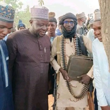 GeneralSnow_'s tweet image. Breaking : Yesterday afternoon, a peace deal was struck between bandits groups and community stakeholders from Kankia, Kusada and Ingawa LGAs of Katsina State. All three council chairmen were present, though Kusada was represented by his Vice Chairman.

My sources confirm that…